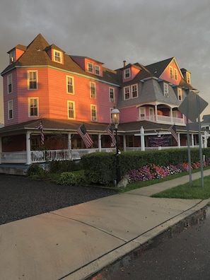 Courtyard - Grenville Hotel & Restaurant (Bay Head)