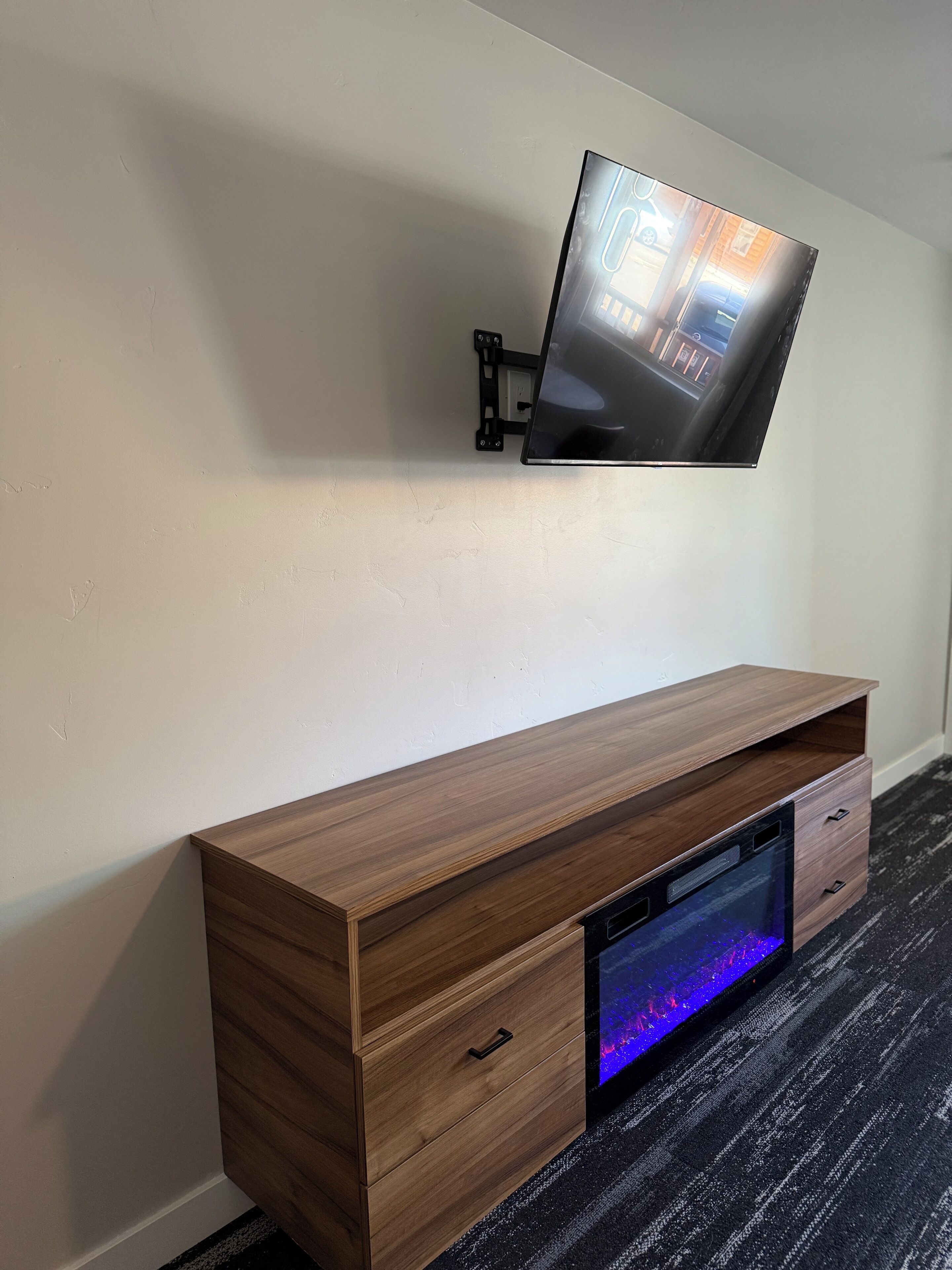 deluxe room | 1 bedroom, blackout curtains, iron/ironing board, free wifi