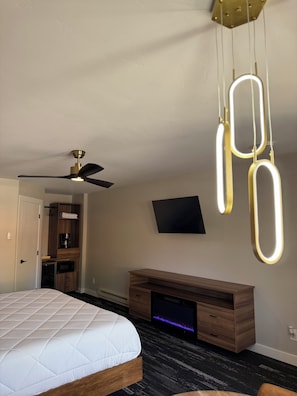 Habitación Deluxe | Cortinas opacas, tabla de planchar con plancha, wifi gratis