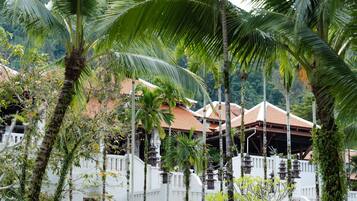 Kiến trúc tòa nhà