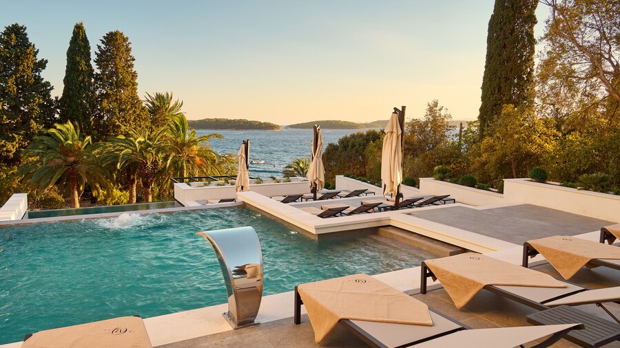 Hotel Moeesy, Blue & Green Oasis
