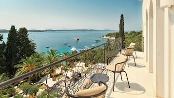 Bộ đồ giường cao cấp, nệm Select Comfort, minibar