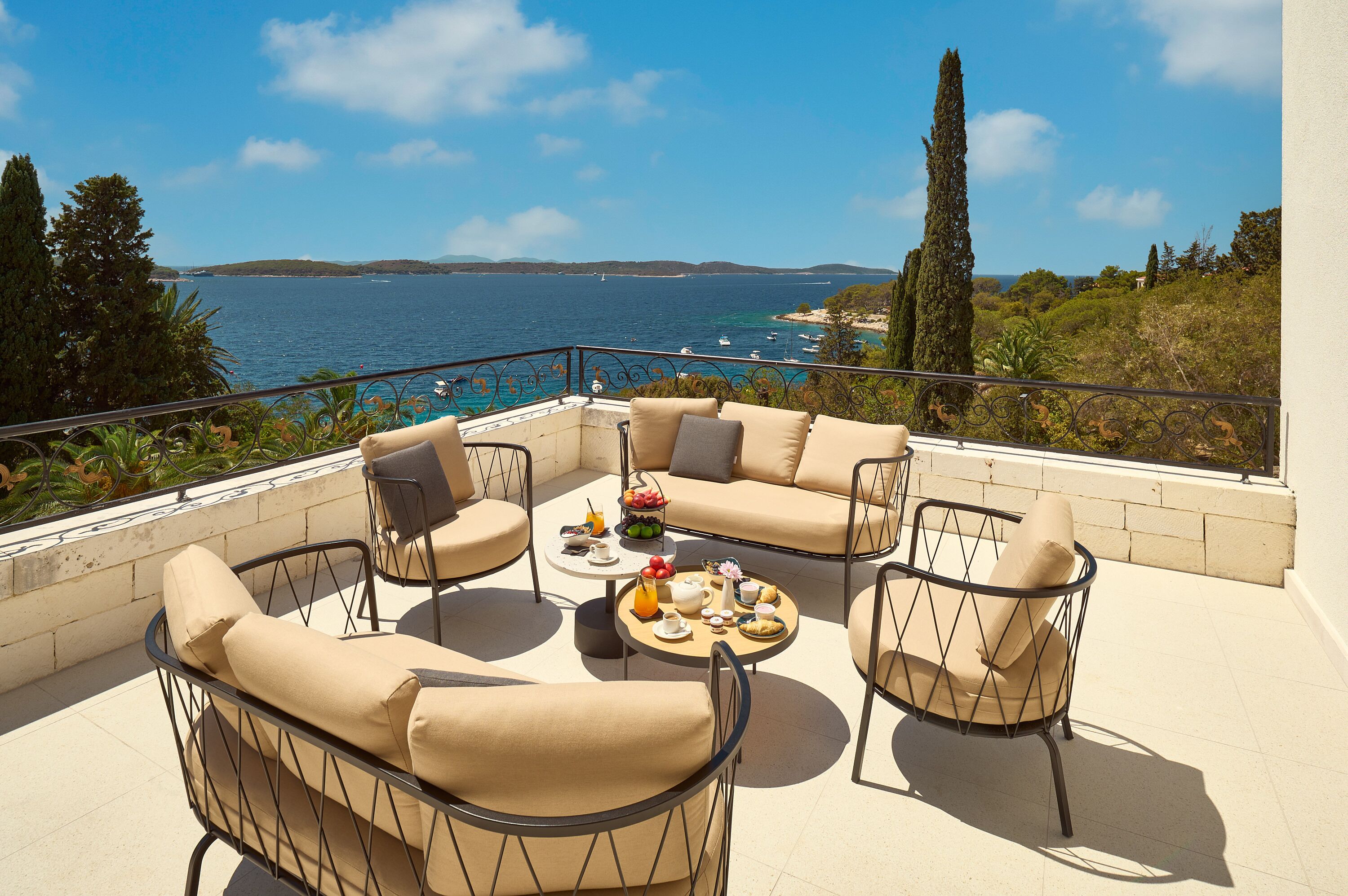 Presidential-Studiosuite, Terrasse, Meerblick | Hochwertige Bettwaren, Select-Comfort-Betten, Minibar, Zimmersafe