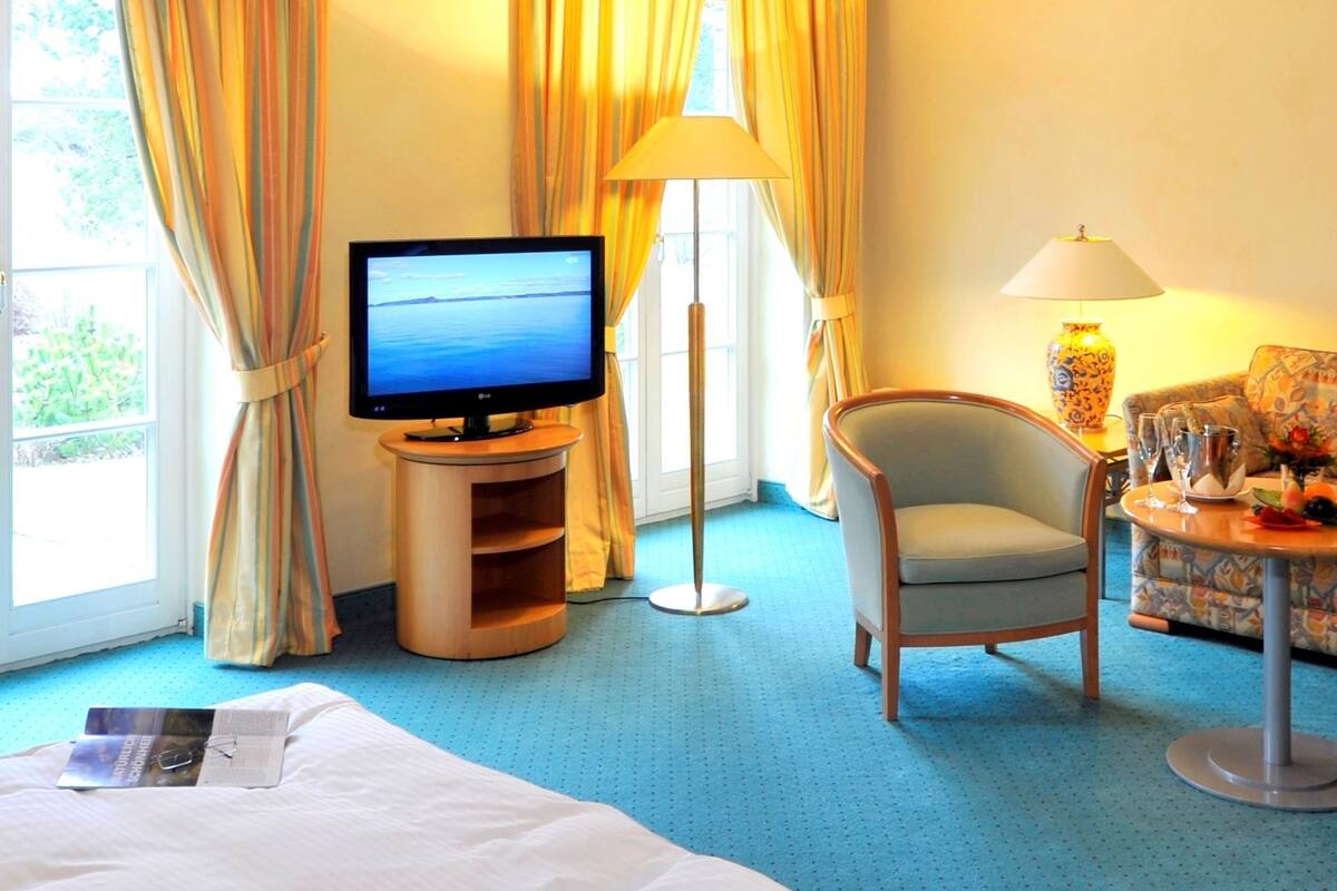 Deluxe Double Room | Living area | LCD TV