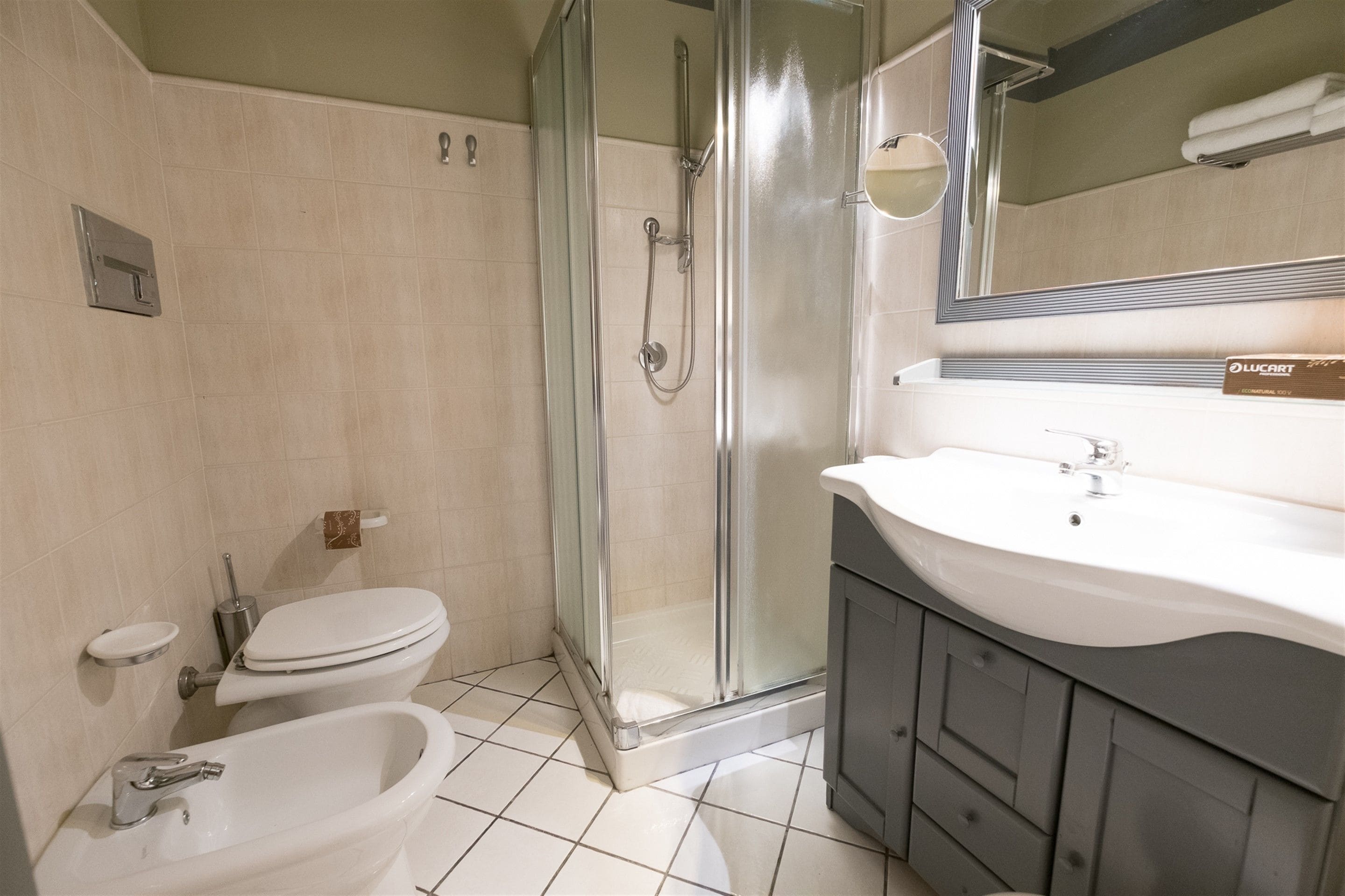 shower, free toiletries, hair dryer, bidet