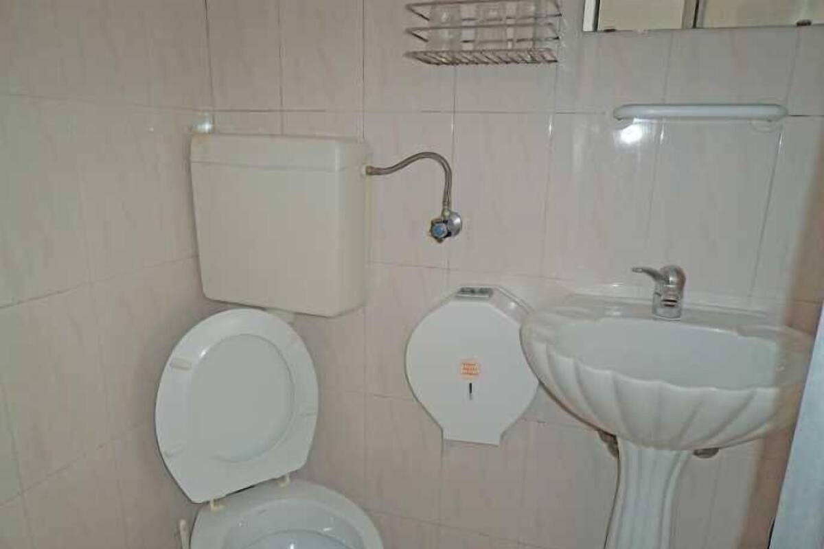 Double Room, Private Bathroom | Blackout drapes, rollaway beds (surcharge), WiFi (free)