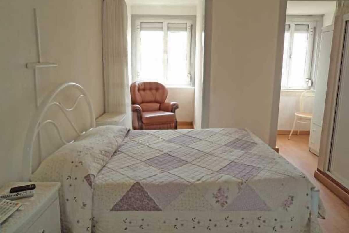Habitación doble, baño privado, vista a la ciudad (Rossio Square) | Cortinas blackout, camas extra y wifi gratis