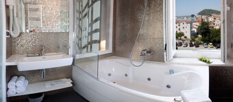 Authentic Luxury Rooms