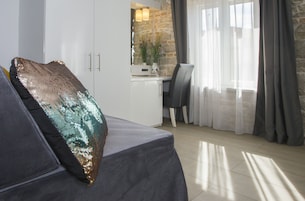 Ropa de cama hipoalergénica y minibar 