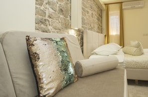 Quarto casal superior | Roupas de cama premium, frigobar, cofres nos quartos