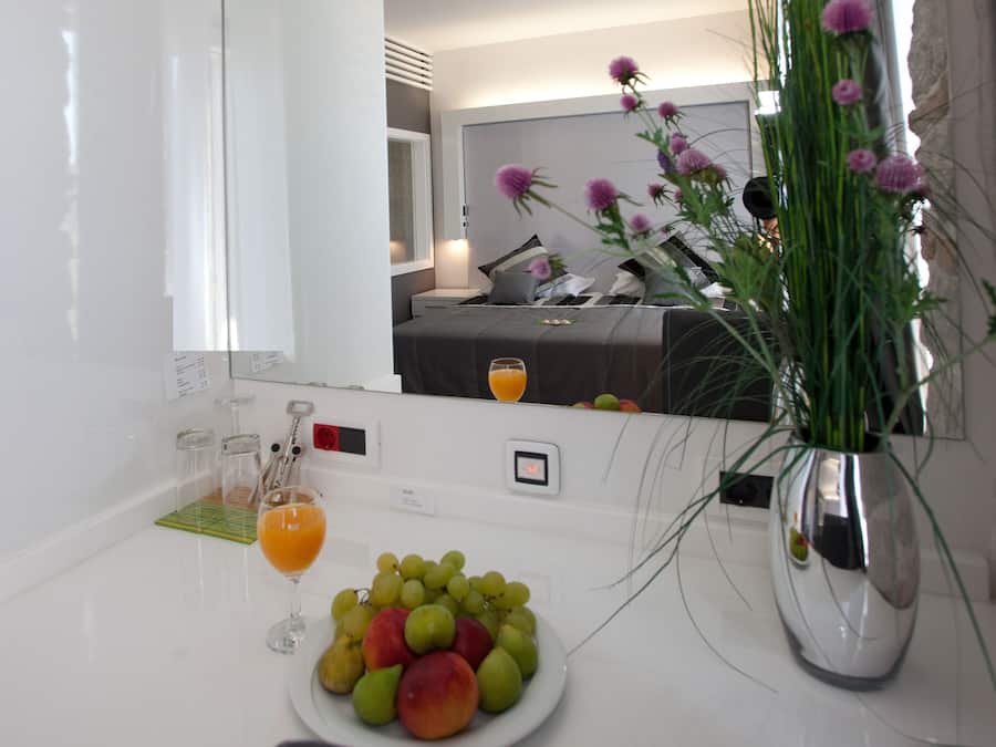 Ropa de cama hipoalergénica y minibar