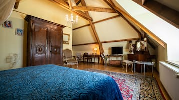 Suite | Minibar, blackout curtains, soundproofing, free WiFi