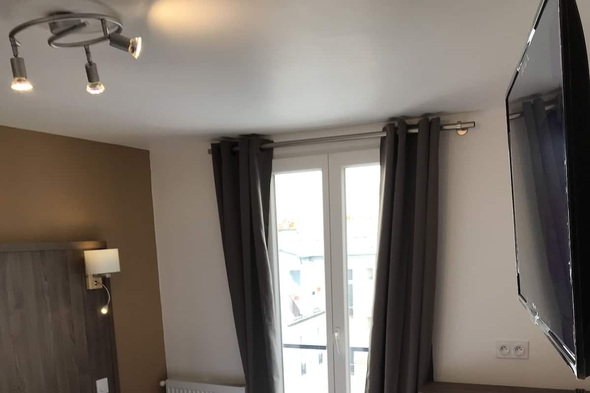 Een kluis op de kamer, een bureau, gratis wifi