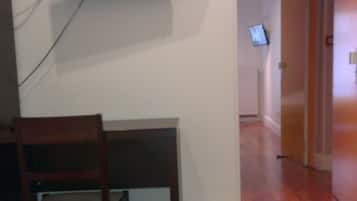 Habitación cuádruple, habitaciones comunicadas | Caja fuerte, escritorio, wifi gratis