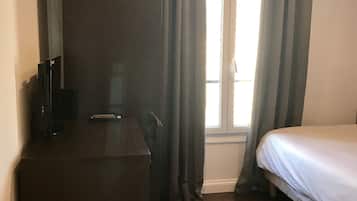 Single Room | In-room safe, desk, free WiFi