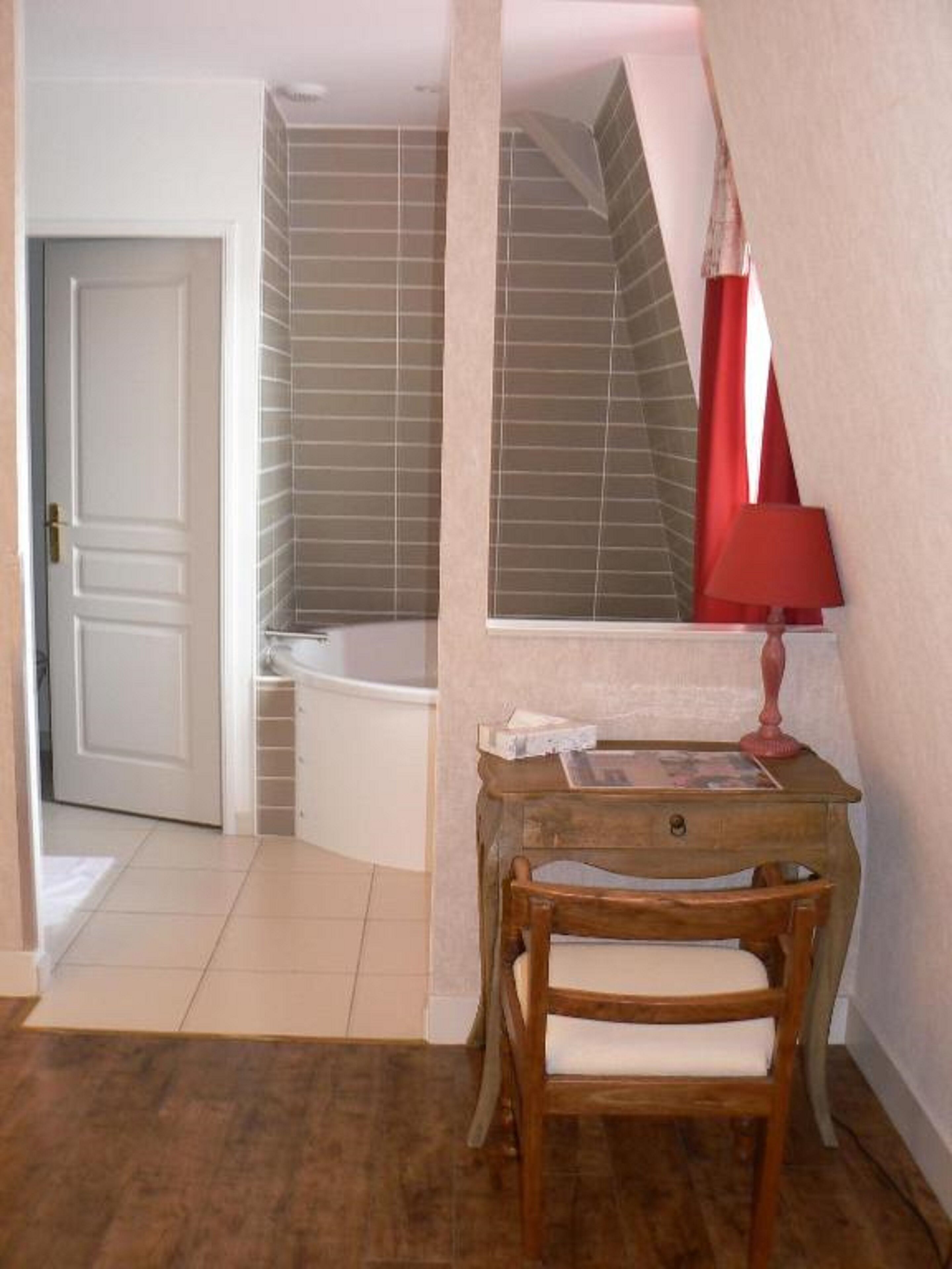 standard room | bathroom | towels