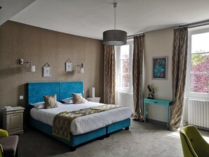 迷你吧、房內夾萬、書桌、隔音