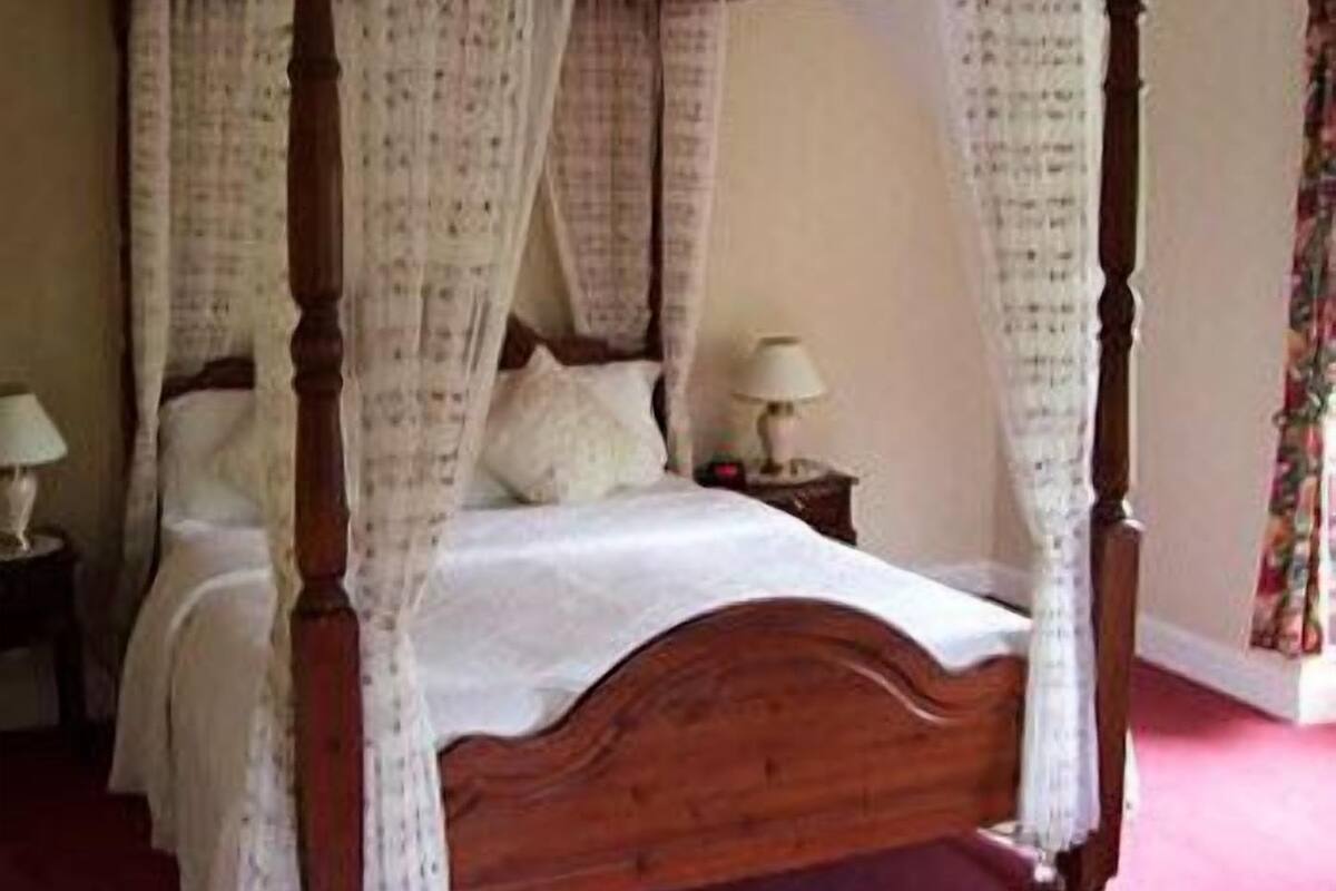 Doppelzimmer (Four Poster ) | Bügeleisen/Bügelbrett, kostenloses WLAN, Bettwäsche