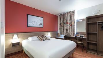 Double Room | 1 bedroom, desk, soundproofing, iron/ironing board