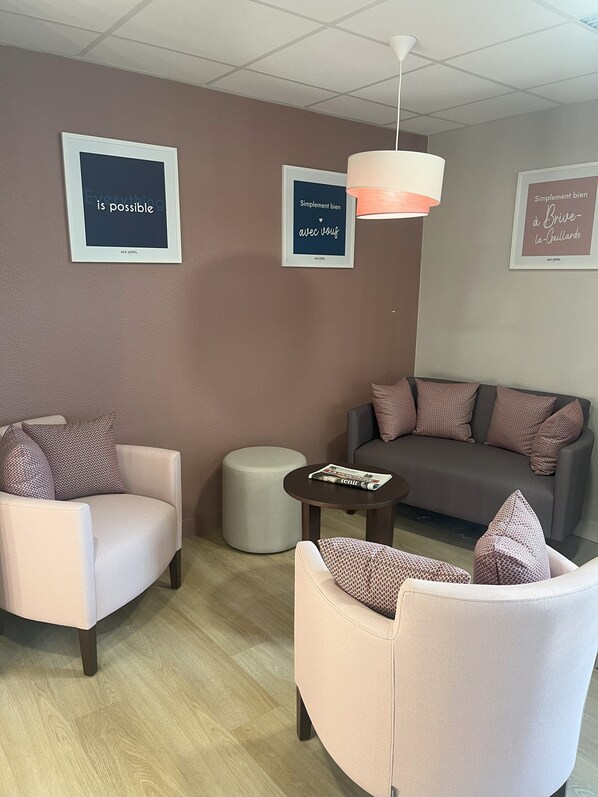 Tägliches Frühstücksbuffet (9.90 EUR pro Person)