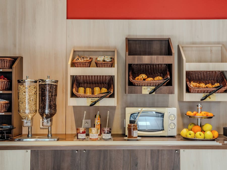 Daily buffet breakfast (EUR 9.90 per person)