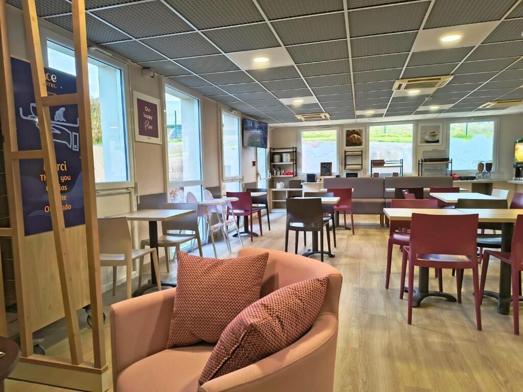 Tägliches Frühstücksbuffet (9.90 EUR pro Person)