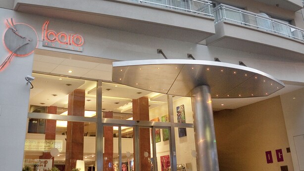 A modern building with multiple balconies and a glass entrance. - Icaro Suites (Buenos Aires)