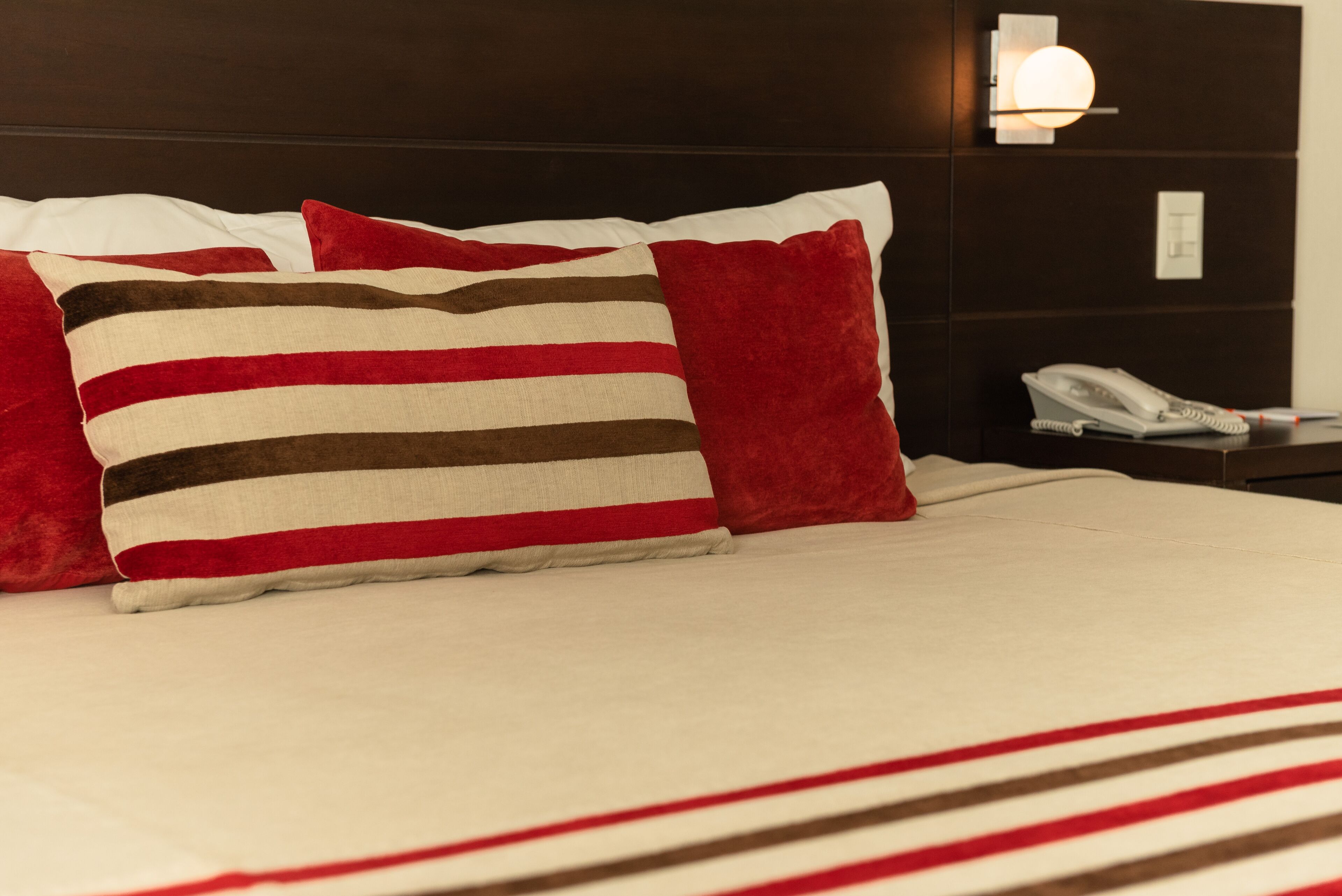 classic suite, 1 king bed | 1 bedroom, premium bedding, down duvets, pillow-top beds