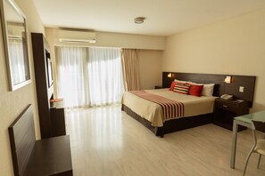 Suite Klasik, 1 Tempat Tidur King | Pemandangan dari kamar