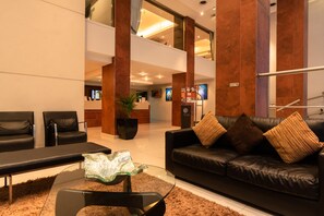 Lobby sitting area - Icaro Suites (Buenos Aires)
