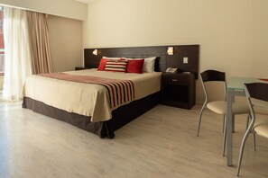 Premium bedding, down duvets, pillow-top beds, minibar - Icaro Suites (Buenos Aires)