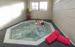 Banyera d'hidromassatge coberta