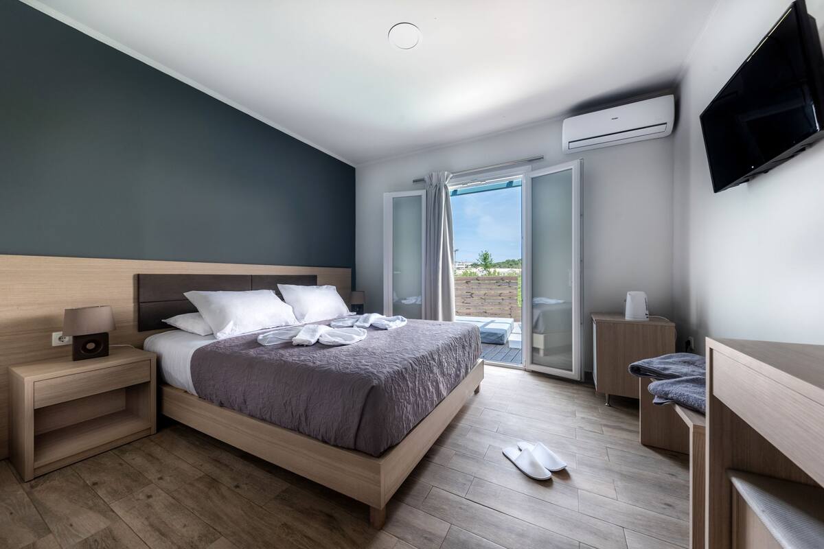 高級雙人房, 私人泳池 | 高級寢具、Tempur-Pedic 床墊、客房內保險箱、書桌