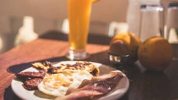 Sudah termasuk sarapan lengkap setiap hari
