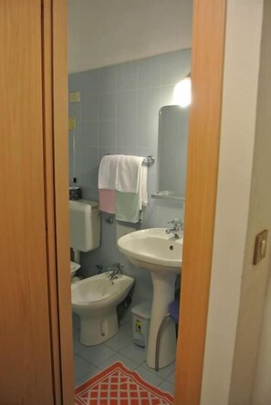 Asciugacapelli, bidet, asciugamani