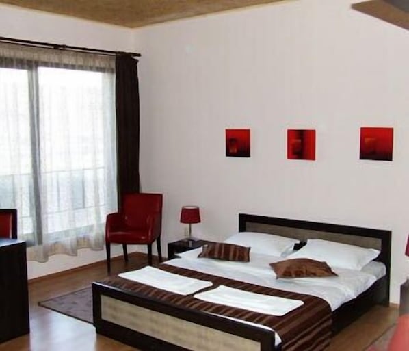 Standard Apartment | Minibar, in-room safe, soundproofing, free WiFi