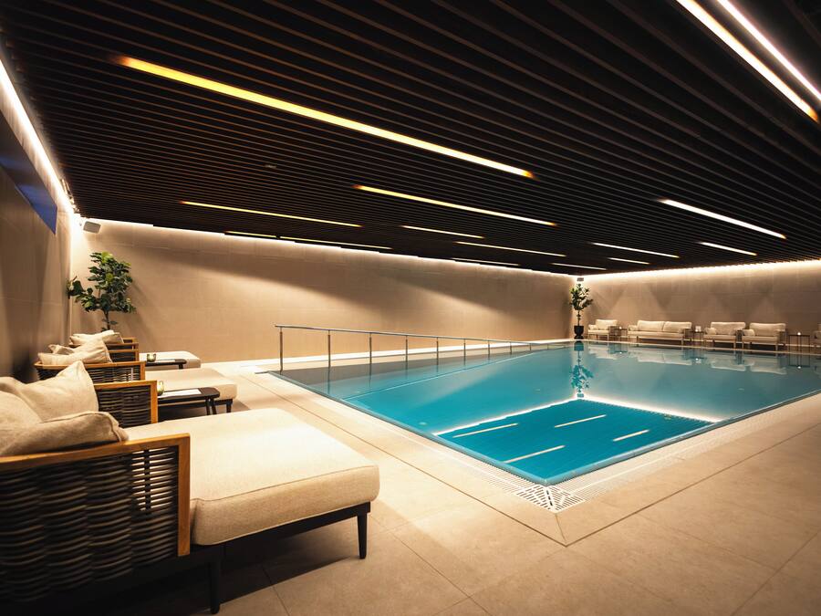 Hot tub, steam room, massages