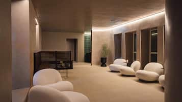 Hot tub, steam room