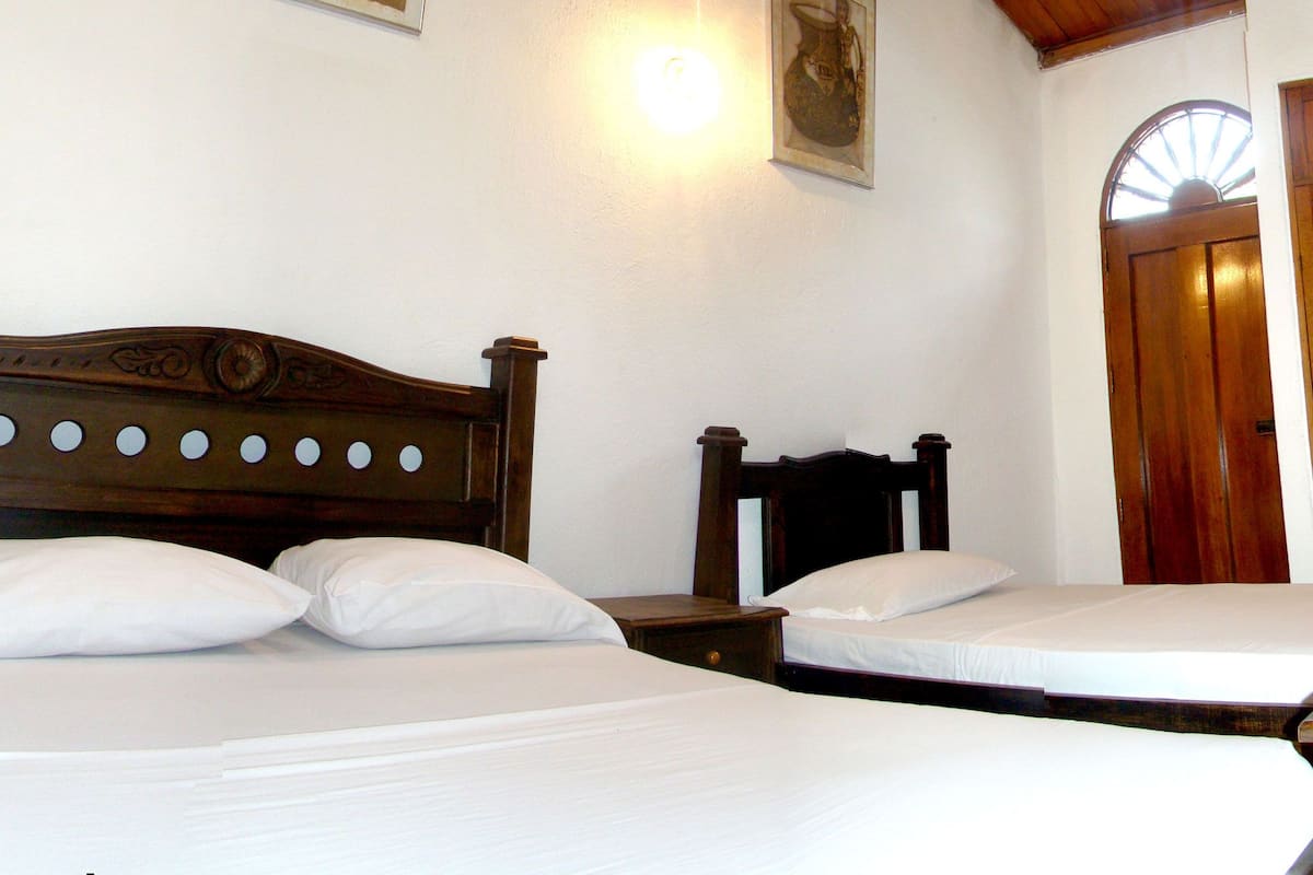Chambre Triple | Coffres-forts dans les chambres, Wi-Fi gratuit