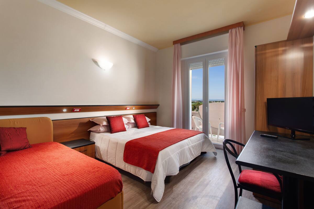 Minibar, in-room safe, desk