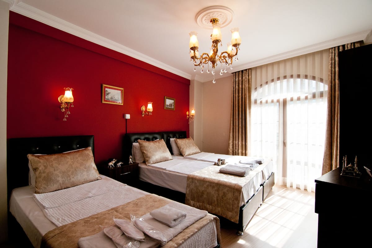 Triple Room | Hypo-allergenic bedding, in-room safe, individually decorated, desk