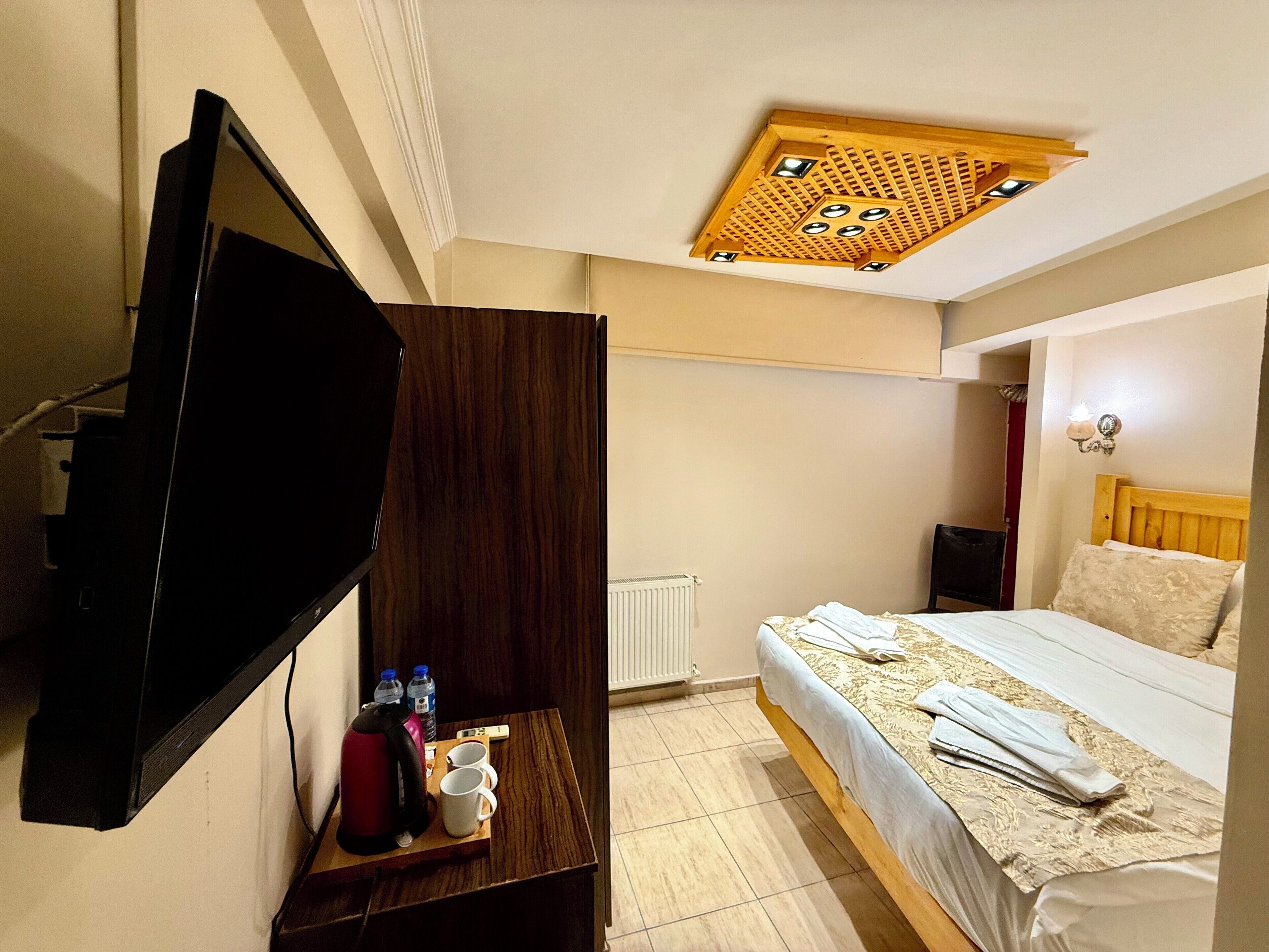 Economy Double or Twin Room (Basement Floor) | Hypo-allergenic bedding, in-room safe, individually decorated, desk