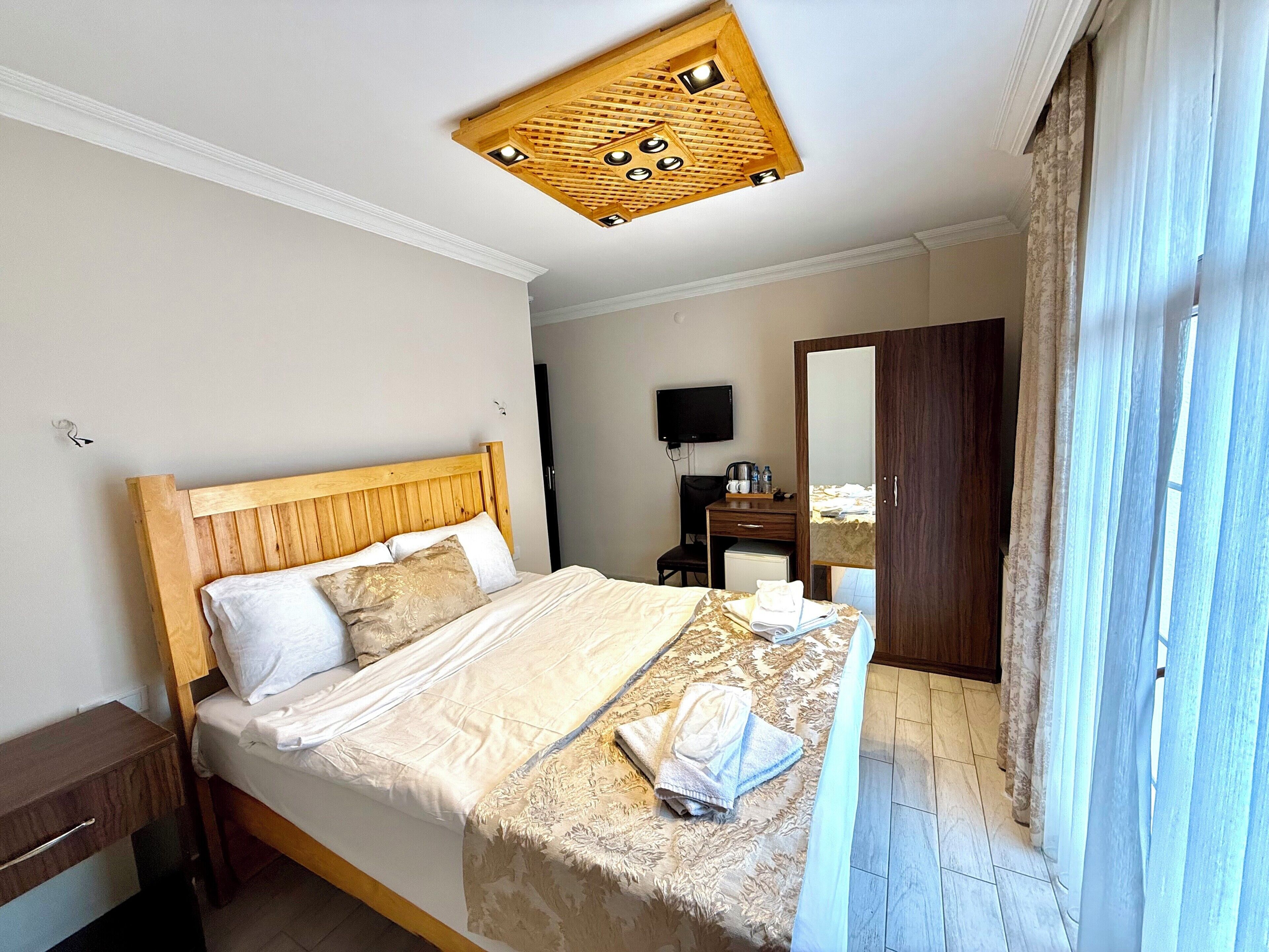 Deluxe Double Room | Hypo-allergenic bedding, in-room safe, individually decorated, desk
