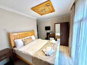 Deluxe Double Room | Hypo-allergenic bedding, in-room safe, individually decorated, desk - Magnificent Hotel (Istanbul)