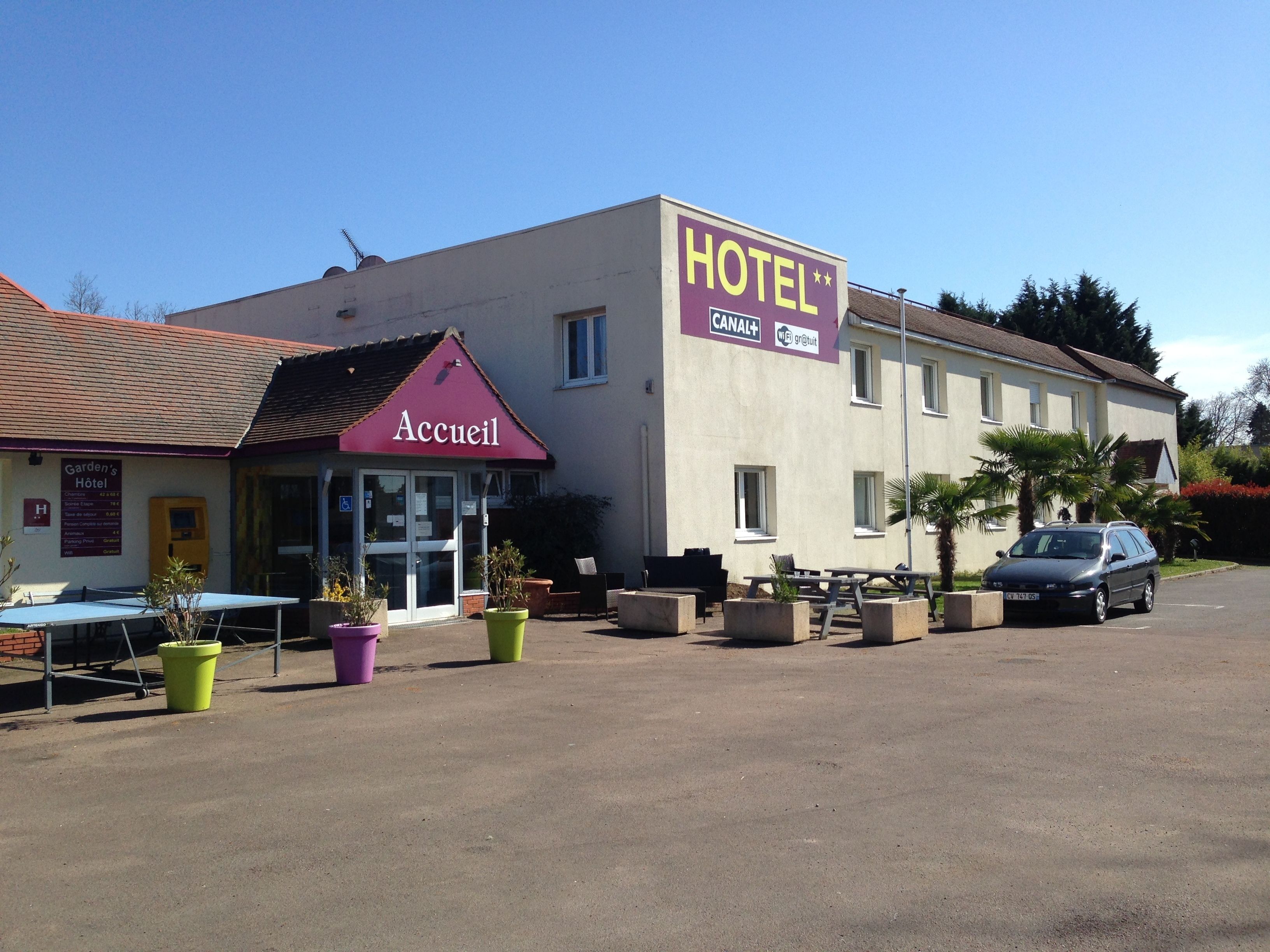 Mặt tiền nơi lưu trú - ban đêm