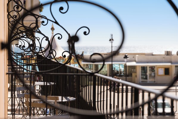 Sea View Comfort | In-room safe, desk, iron/ironing board, free WiFi