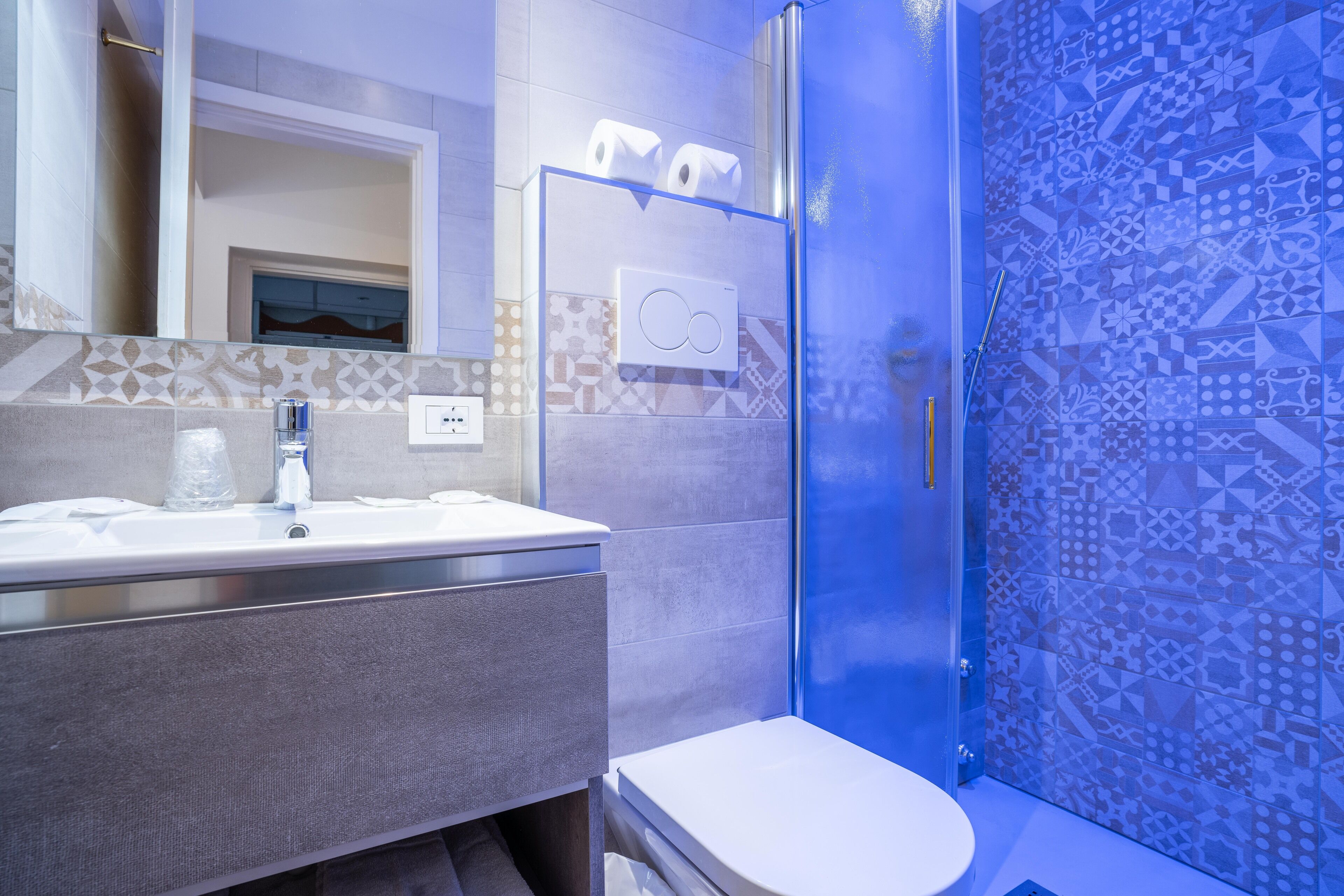 standard quadruple room | bathroom | hair dryer