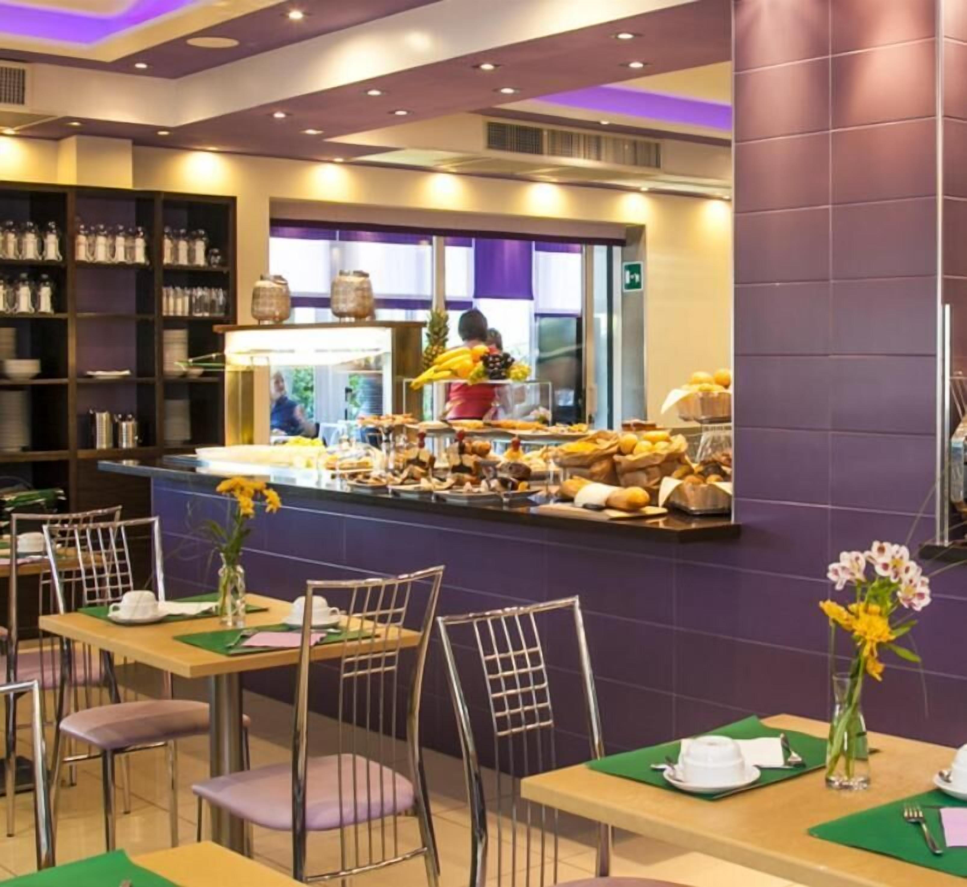 供应早餐、午餐和晚餐，国际美食