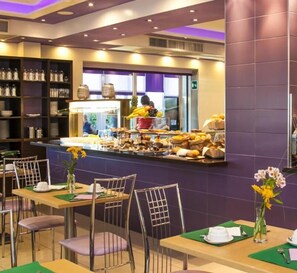 Breakfast, lunch, dinner served; international cuisine - Hotel Germania (Jesolo)