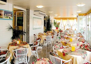 Café da manhã, almoço e jantar